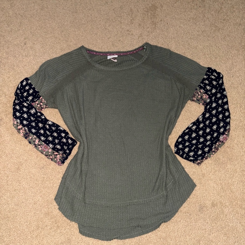 Knox Rose Green and Blue Raglan Blouse with Ruffled 3/4 Sleeves